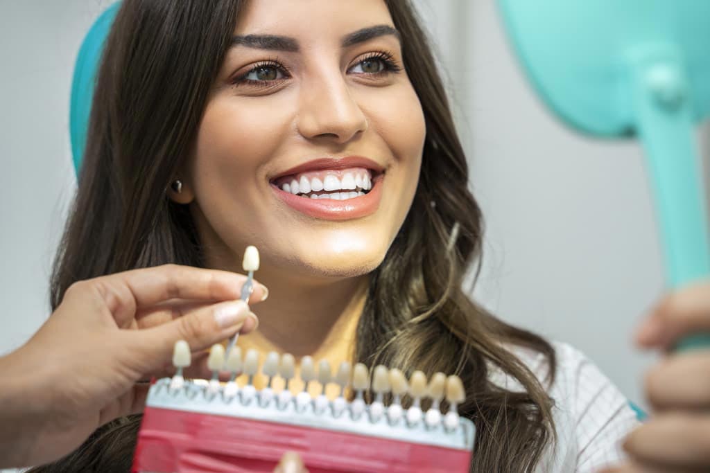 Apuesta por la colocación de carillas dentales en Ourense