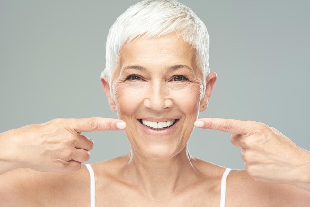 Presume de sonrisa gracias a los implantes dentales